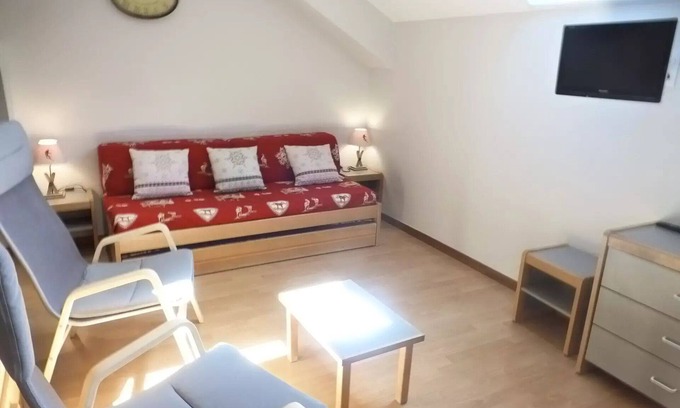 Brides-les-Bains Apartment | Large Cabin - STUDIO WITH BALCONY AND WIFI IN THE BRIDE CENTRE
