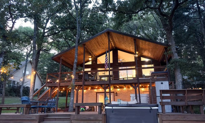 Log Cabin Cabin | Large Cedar Creek Reservoir Lake House: patios, lake access, fishing & fire pit