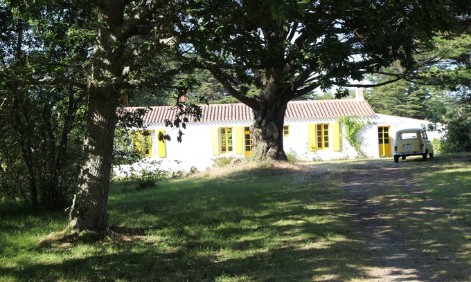 Ile d'Yeu House | large charming house, secluded in a park on the edge of the wild coast.