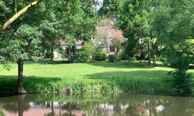 Chemire-le-Gaudin Cottage | Large cottage near Le Mans with pool, fireplace and animals