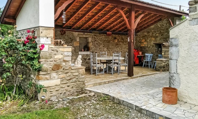 Auterrive House | Large cottage with beautiful garden.