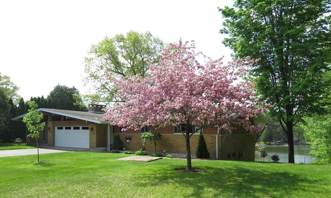 Ludington House | Large Family/Dog- Friendly Home On Hamlin Lake- South Bayou In Ludington