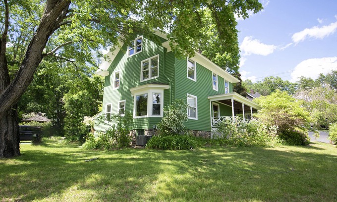 Bolton Landing House | Large family home in the heart of town.