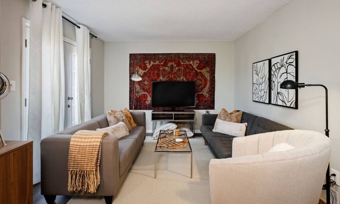 South Kansas City Condo | Large Family Home Near IHOP 42
