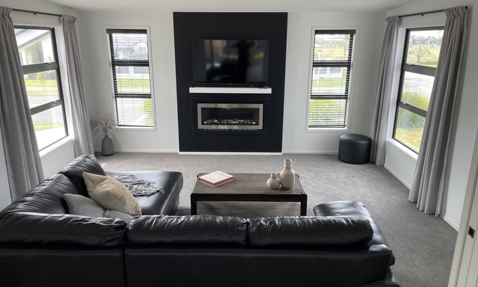 Papamoa Beach House | Large family home in Papamoa