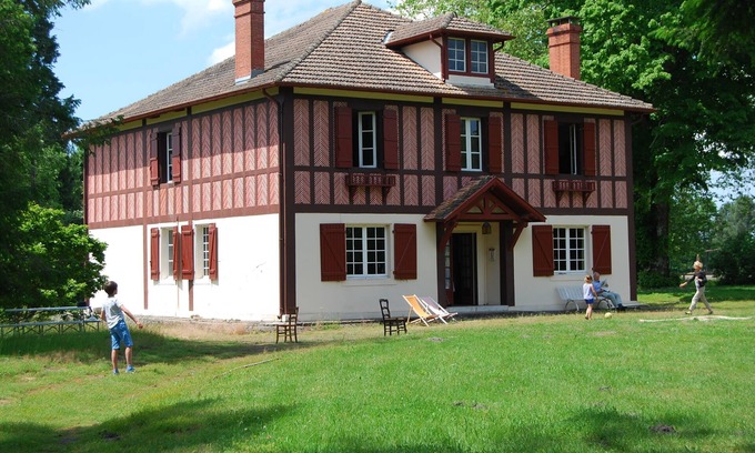 Taller House | Large family home with park, orangery, outbuilding in quiet location.