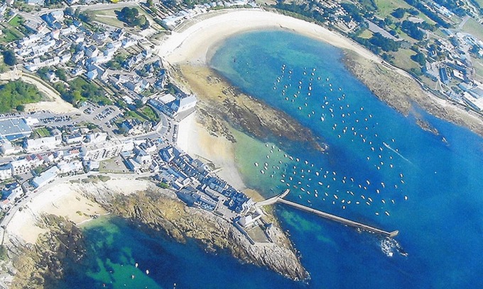 Kerroch House | Large family house, Lomener, PLOEMEUR (56), 4 beaches at 350m, 12 people