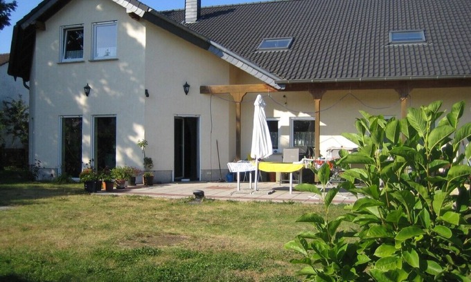Udersdorf Apartment | Large, friendly apartment with garden