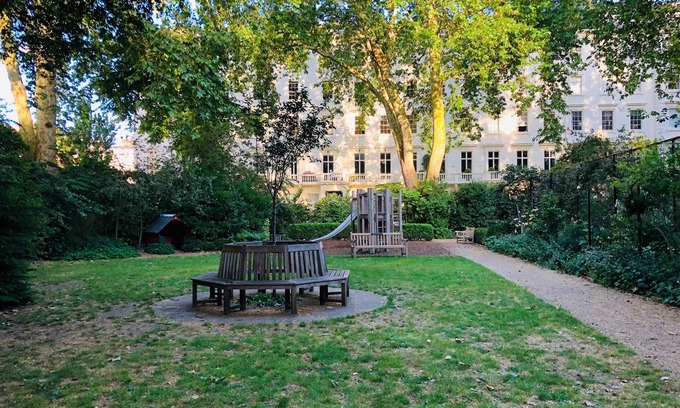Warwick Apartment | Large Group Friendly South Belgravia 4BR Apt