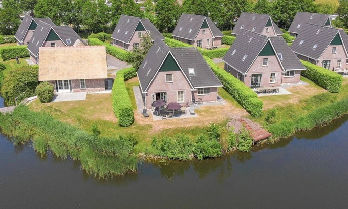 Makkum Cabin | Large group villa with a sauna, a whirlpool, and five bedrooms at the luxurious Beach Resort Makkum by the IJsselmeer.