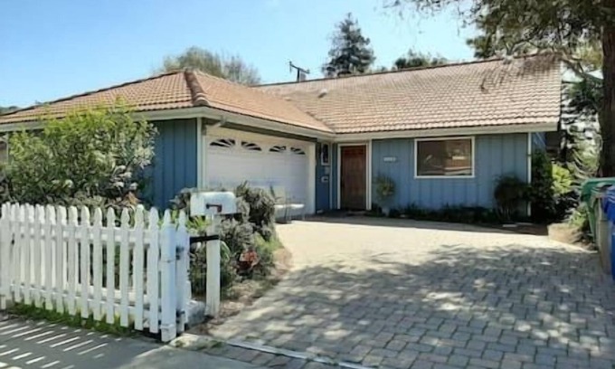 West Mesa House | Large home, 4Bdrms, parking. 1 block Mall, near Park-Ocean steps, 5 min Dwntn SB