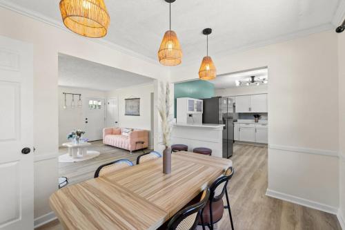 Lexington House | Large Home, Close To Uk Downtown, Hot Tub, Office