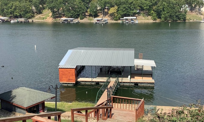 Gravois Mills House | Large Home On Mile Marker 8 In A Beautiful Cove On The Lake Of The Ozark