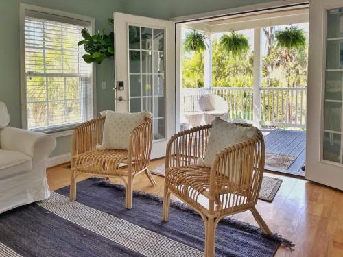Savannah House | Large Home w Spa Midway to Savannah & Tybee Island! Dog friendly Venue
