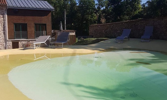 Croizet-sur-Gand Cottage | Large house in Croizet-sur-Gand with private pool, wifi, and pets allowed