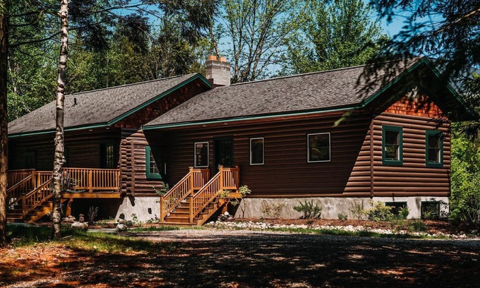 Keene Cabin | Large Log Cabin in the Heart of the ADKS