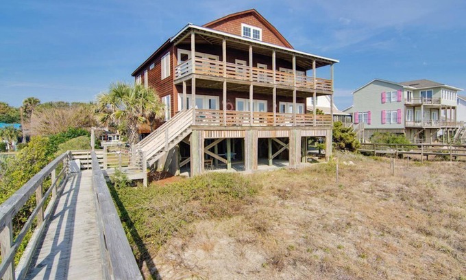 Folly Beach House | LARGE LUXURY BEACHFRONT.WELCOME TO THE HUSHPUPPY HOUSE