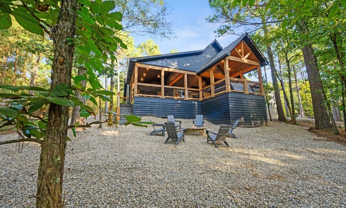 Broken Bow House | Large luxury cabin with hot tub deck. Fan-cooled patio and comfy seating.