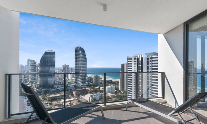 Broadbeach Apartment | Large Ocean Views 4BR Sub-Penthouse - Sierra Grand - CoastHM