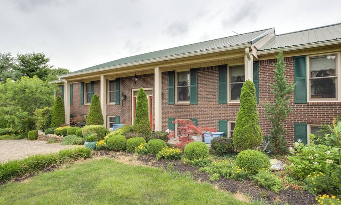 Danville Apartment | Large & Private Guest House Apt w/Patio + Views!