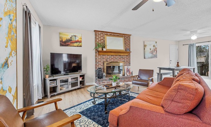 Woodfield House | Large Private Yard, Near USC! - The Garnet Goliath