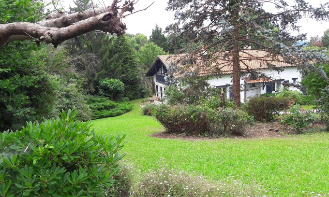 Arbonne House | Large, quiet T2 between sea and mountains