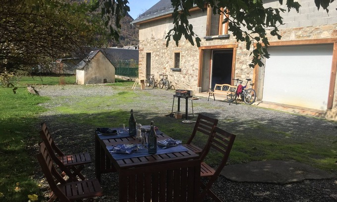 Saint-Mamet House | Large renovated old house with garden and swimming pool