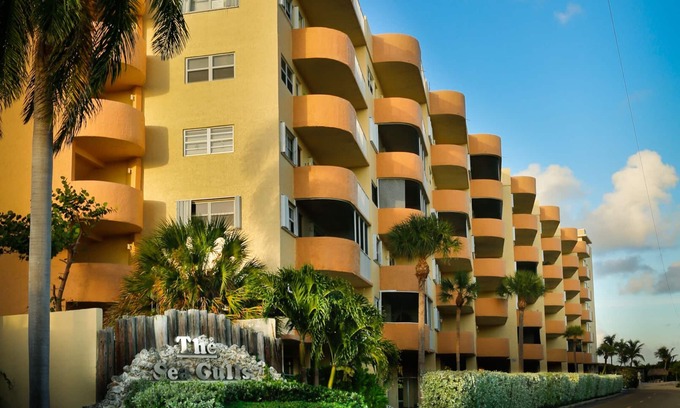 Tavernier Condo | Large Screened Porch, Professional Cleaning, Wifi