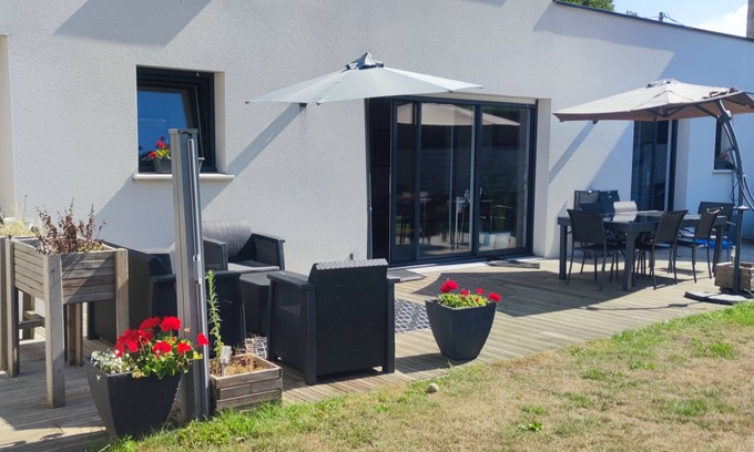 Trebeurden Villa | Large single-storey apartment with garden near beach