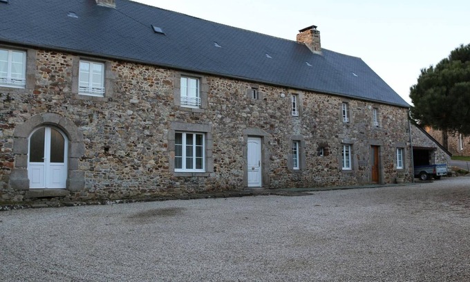 Heauville Cottage | Large stone house with garden and Wi-Fi near the beach