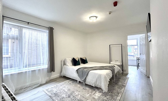 Cleethorpes Apartment | Large Studio Flat Near Beach Cleethorpes