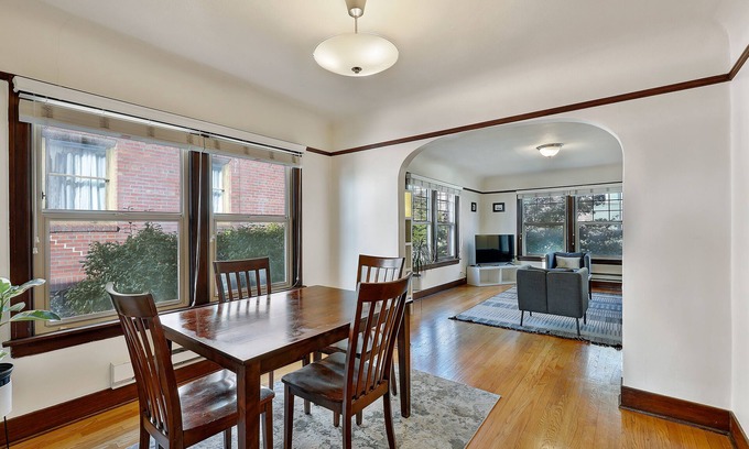 Broadway Apartment | Large top floor 1br/classic Capitol Hill building, central location