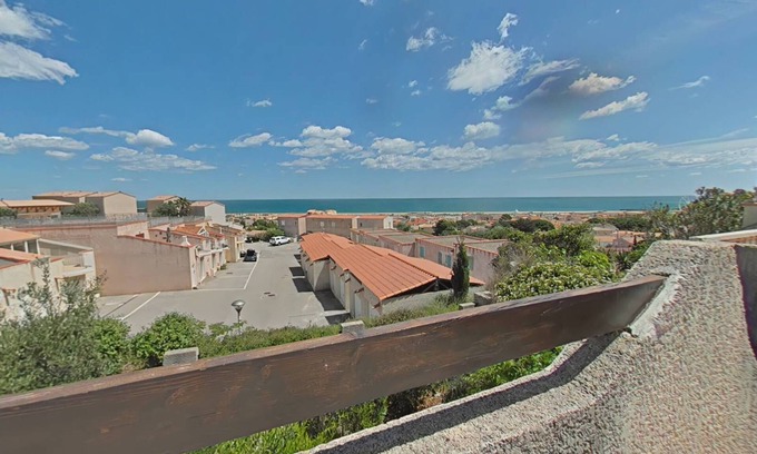 Saint-Pierre-la-Mer House | Large villa close to the sea