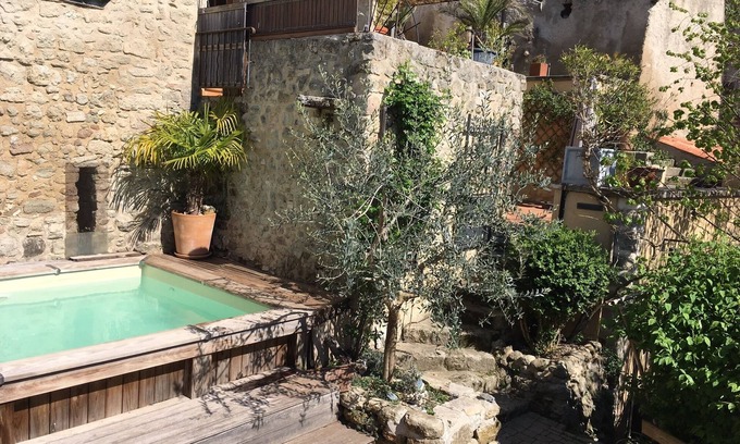 Grambois House | Large village house with pool south Luberon