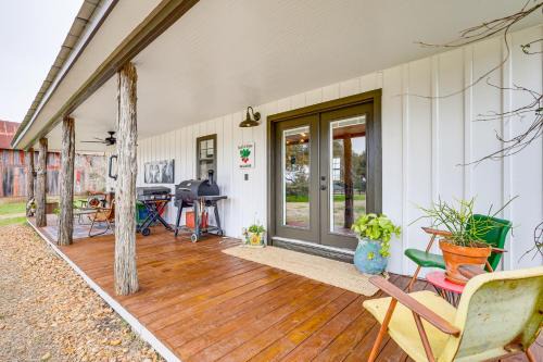 Fayetteville House | Large Yard and Pond Fayetteville Rural Retreat