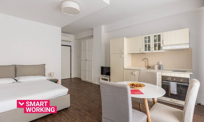 San Donato-San Vitale Apartment | Largo Molina Studio III by Wonderful Italy