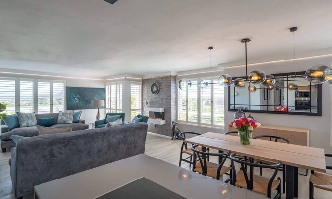 Plettenberg Bay Apartment | Laridae Luxe - 3BD Central APT w Pool