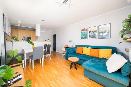 Targowek Apartment | Las Bródnowski Urban Jungle Apartment by BookingHost