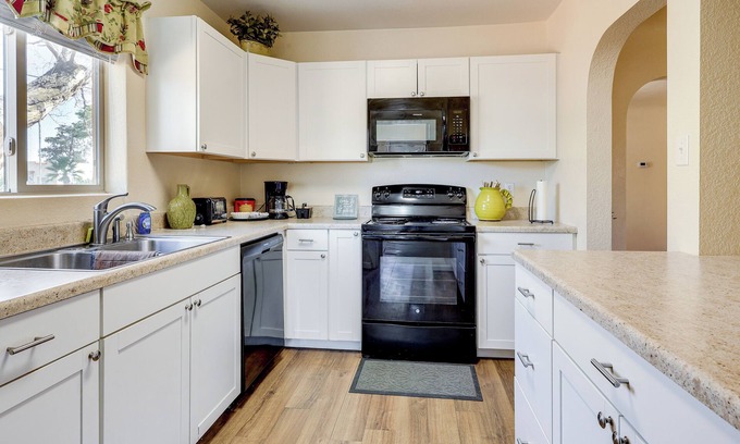 Las Cruces Cottage | Las Cruces Home w/Fenced Yard: Recently Remodeled