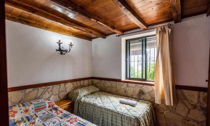 El Bosque Villa | Las Cuevas del Bosque - Las Cuevas by Ruralidays