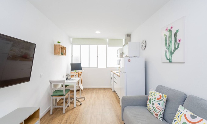 Las Palmas de Gran Canaria Apartment | Las Canteras Beach - Bright Studio - Workfriendly
