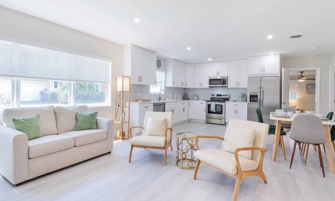 Lake Ridge Apartment | Las Olas Fort Lauderdale Casita | 30+ Night Stays Only