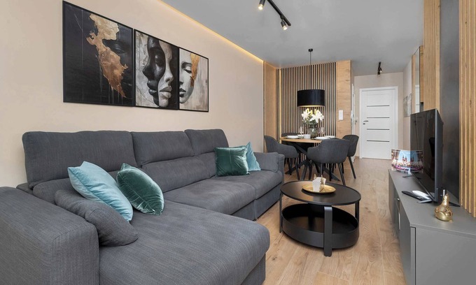 Grzegorzki Apartment | Łaszkiewicza 8B Kraków | Air Conditioned Apartment with Parking and Desk