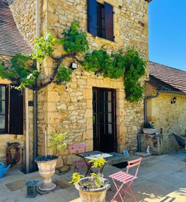 Berbiguieres Apartment | Laugerie Basse Gites Charming Pigeonnier Gite