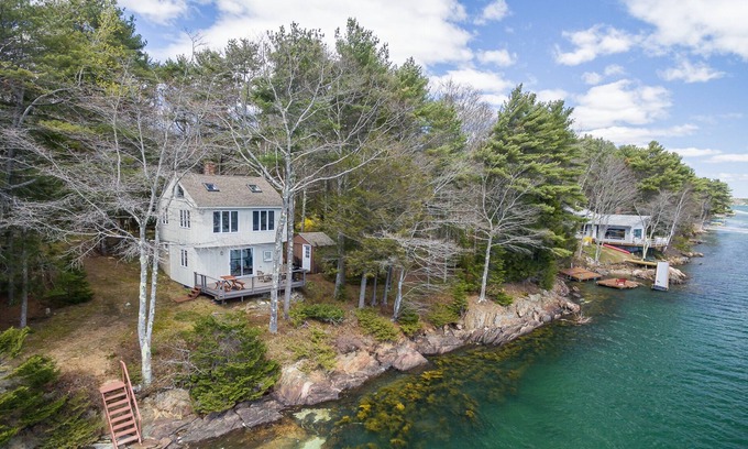 Sebascodegan Island Cottage | Laurel Shore Cottage with Seasonal Private Tidal Dock, Pet friendly.