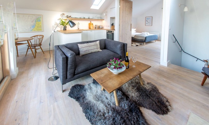 Aldeburgh Apartment | Laurel Studio - sleeps 2 guests in 1 bedroom