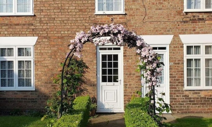Louth Cottage | Lavender Cottage, a pretty period cottage in Louth