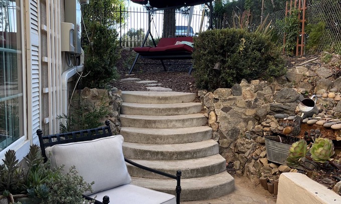 Vista Apartment | Lavender Place a garden cottage set in the hills of Vista