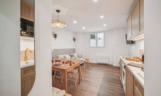 Nice City Centre Apartment | Lavie Maison - Hot Tub AC and Sauna