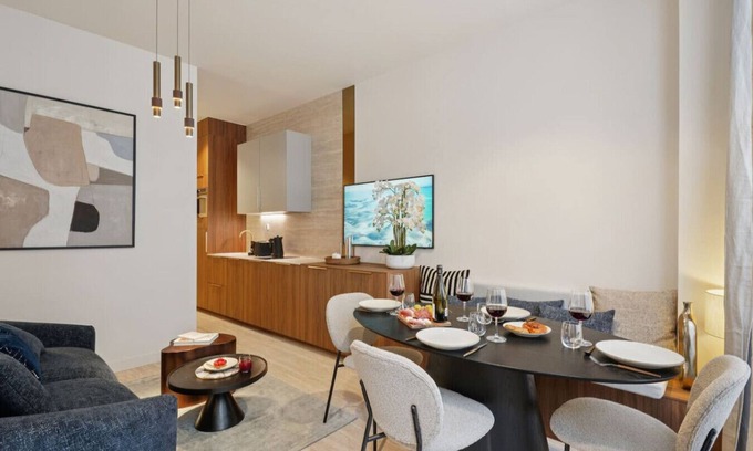 Grenelle Apartment | Lavie Maison : Hot Tub near Eiffel Tower